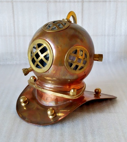 Taucherhelm aus kupfer - taucherhelm,